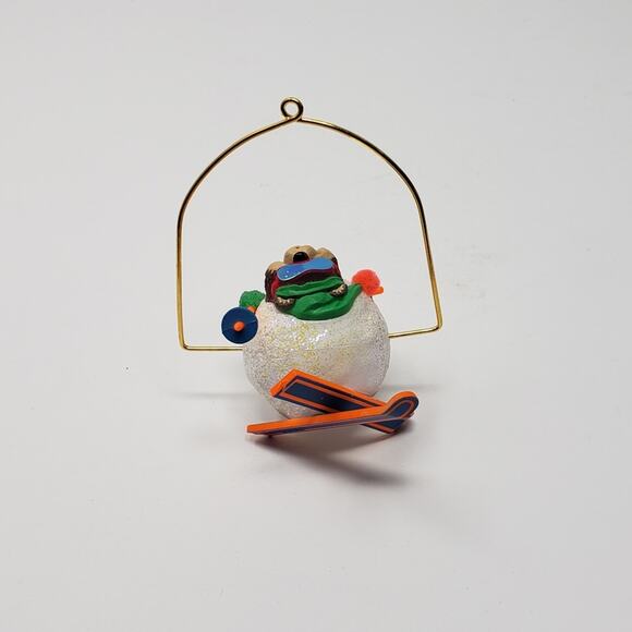 1992 hallmark Skiing 'Round Handcrafted Keepsake Holiday Christmas Ornament - Picture 5 of 6